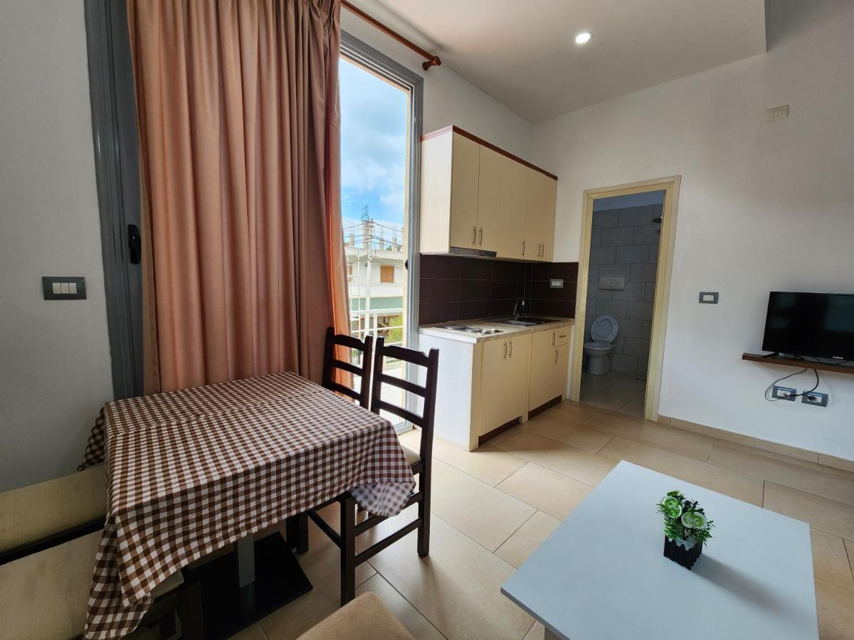 Blue Apartments Вльора Екстер'єр фото
