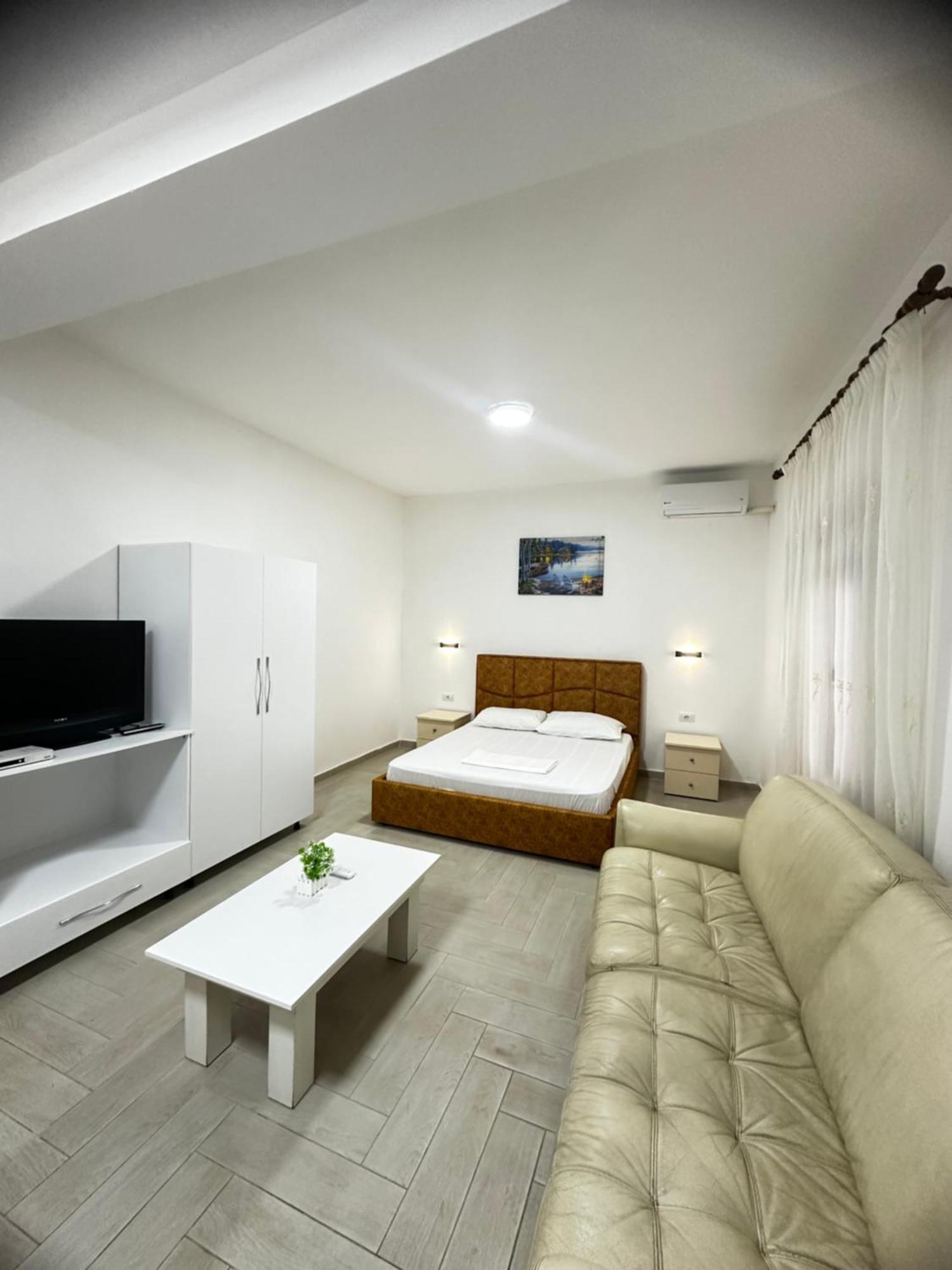 Blue Apartments Вльора Екстер'єр фото